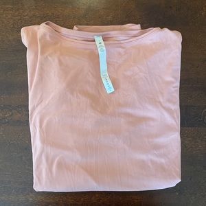 Lulu lemon t-shirt, size 8.
